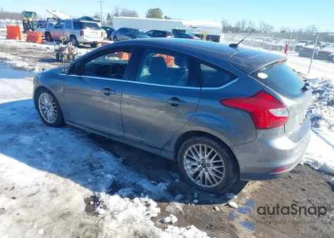 2014 Ford Focus Titanium z USA, uszkodzony, nr VIN 1FADP3N29EL458544